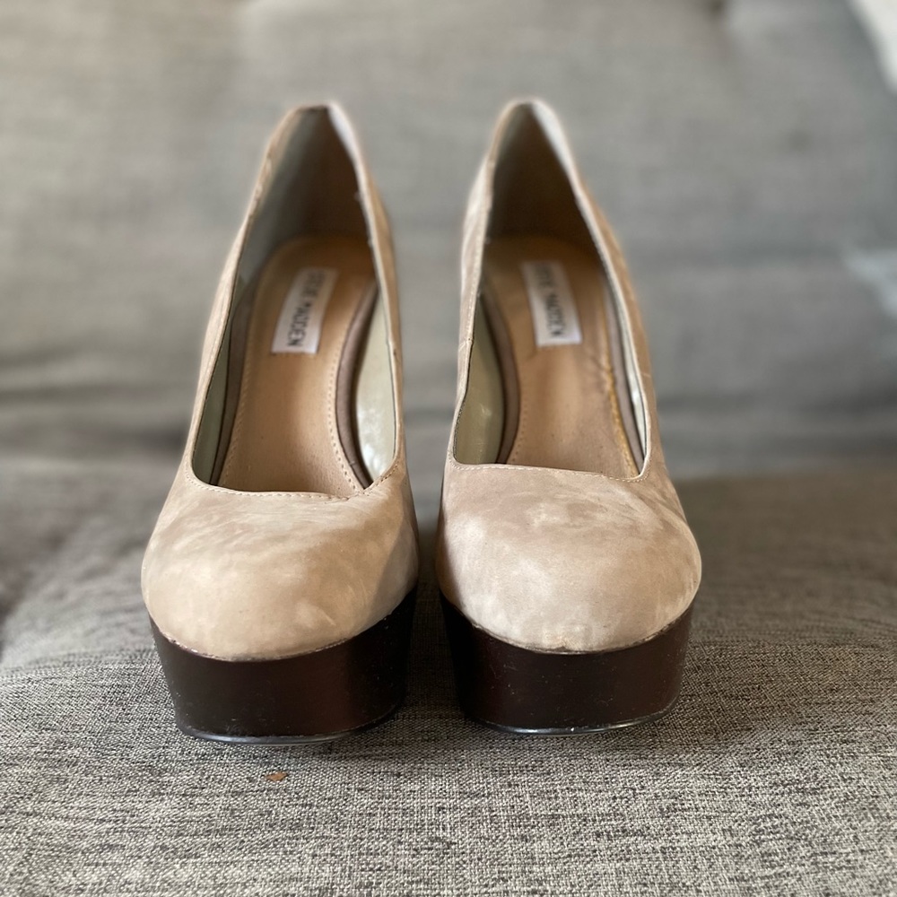 6.5 Steve Madden Beige Suede Wedges